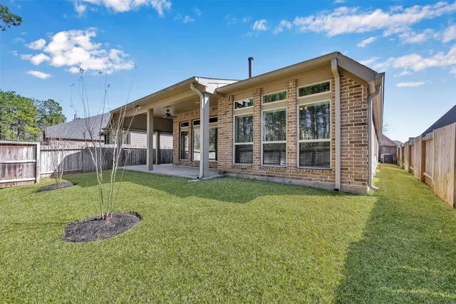 a view of a house with a backyard