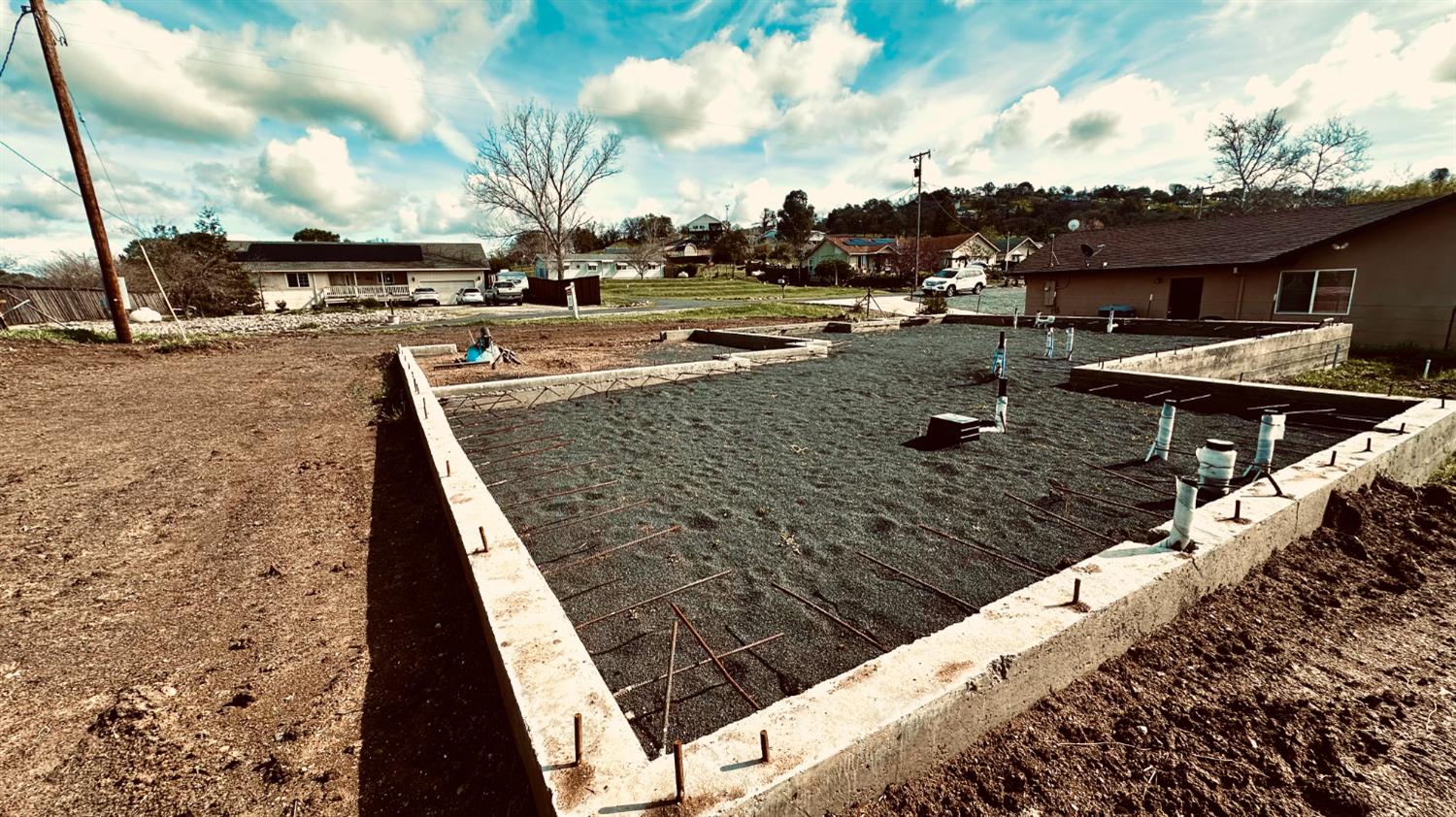 2098 Quail Hill Road Copperopolis, CA 95228 - Photo 7 of 27 RV hookups with electric, water, and sewer lines connected to the septic system.
