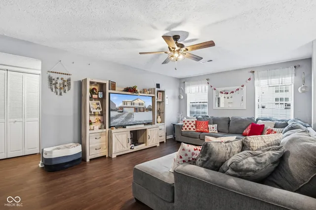 $318,500 | 1916 Abbey Lane, Danville, IN 46122