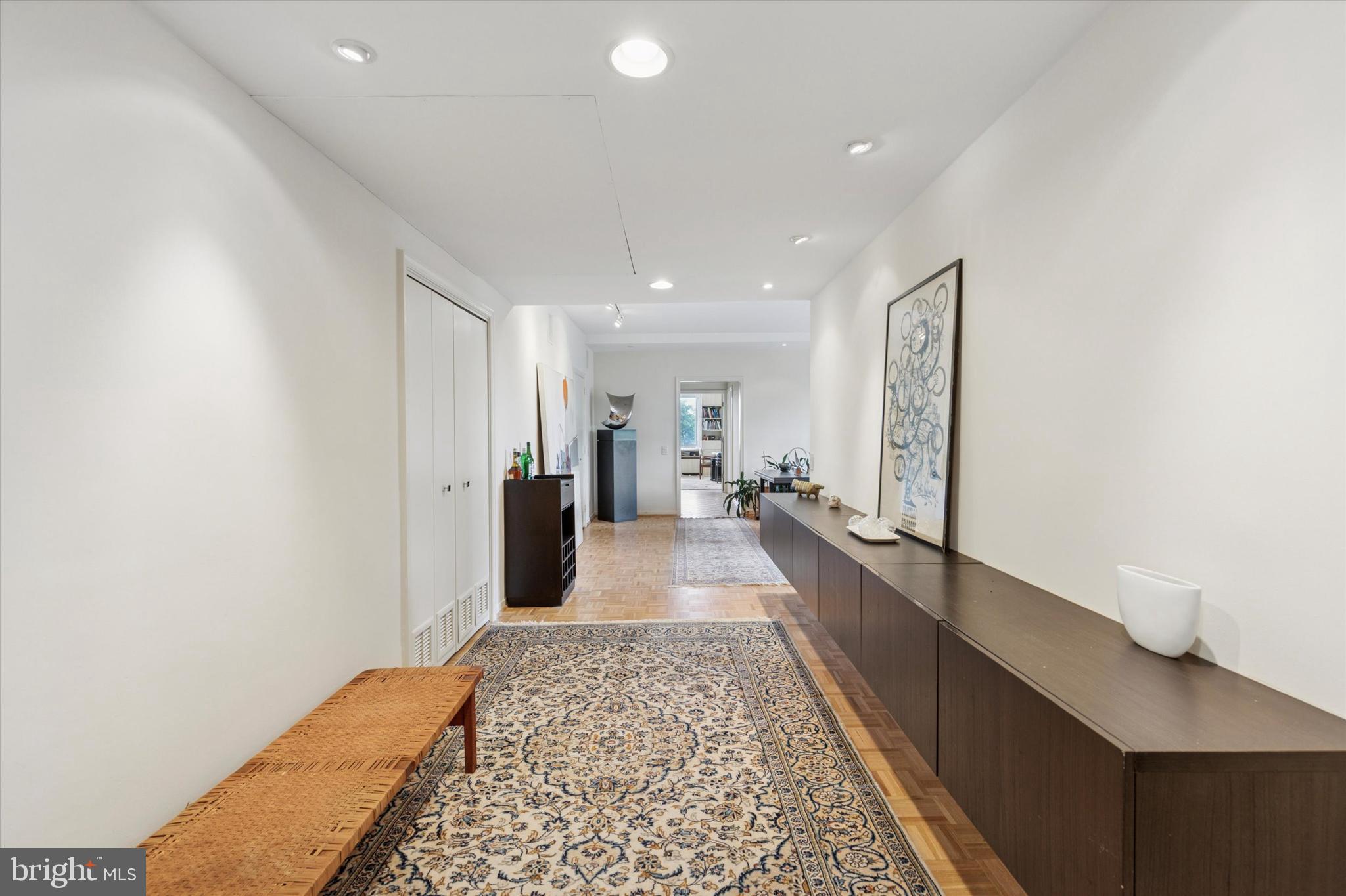 191 Presidential Boulevard, Unit R605 Bala Cynwyd, PA 19004 - Photo 23 of 35 a view of a hallway with white walls
