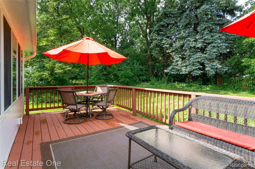 24379 Surfside Road Novi, MI 48374 - Photo 6 of 40