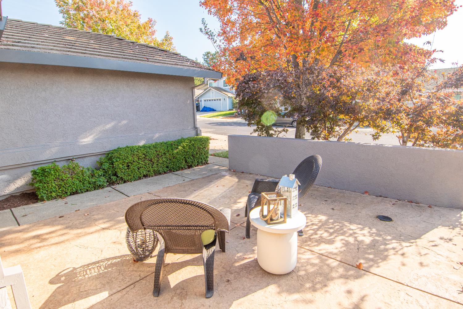 105 Whiting Way Folsom, CA 95630 - Photo 67 of 78 a backyard of a house with table and chairs