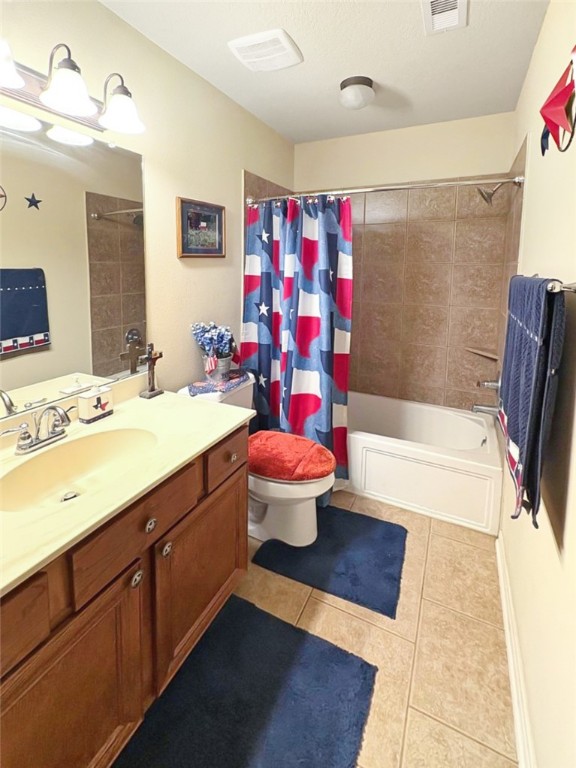 1228 Cr 348 Loop Gause, TX 77857 - Photo 16 of 46 a bathroom with a sink mirror vanity and bathtub