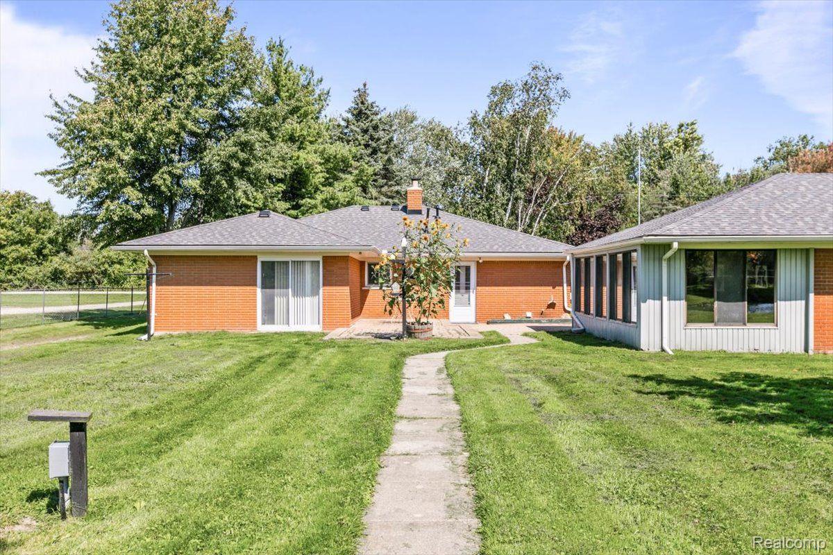 10249 Lindsey Road Casco, MI 48064 - Photo 15 of 35 Gallery Image 15