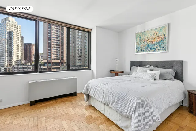 $899,000 | 62 West 62nd Street, Unit 10C | Upper West Side