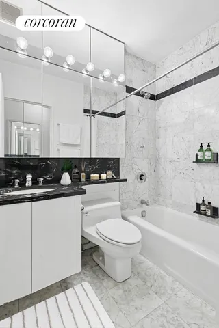 $899,000 | 62 West 62nd Street, Unit 10C | Upper West Side