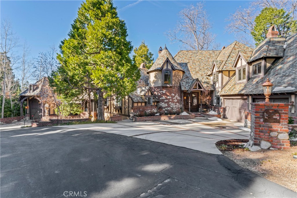 145 Pheasant Run Lake Arrowhead, CA 92352 - Photo 4 of 65 front view of a house with a street