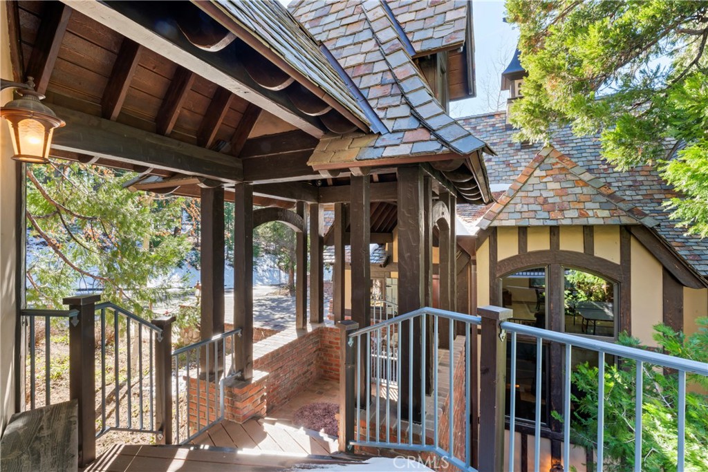 145 Pheasant Run Lake Arrowhead, CA 92352 - Photo 53 of 65 a view of a building from a balcony