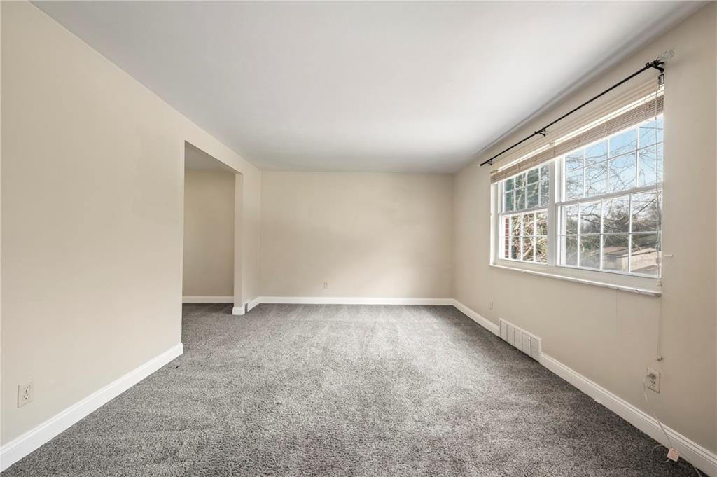 3033 Universal Road Pittsburgh, PA 15235 - Photo 4 of 30