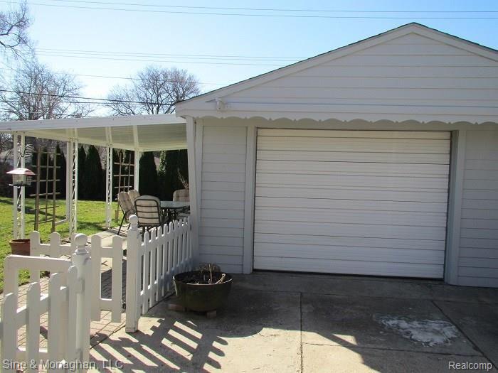351 West Tienken Road Rochester Hills, MI 48306 - Photo 21 of 24