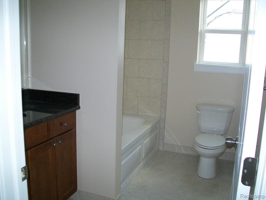 2468 Melvin Avenue Rochester, MI 48307 - Photo 14 of 17 094.jpg