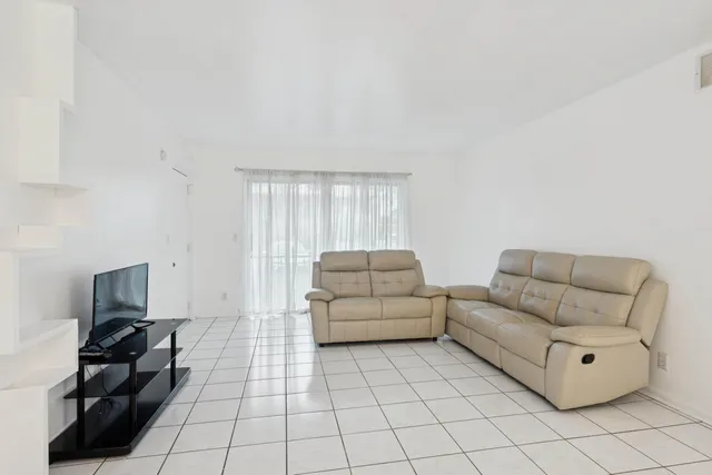 $2,100 | 9930 Pineapple Tree Drive, Unit 112, Boynton Beach, FL 33436