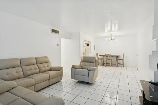 $2,100 | 9930 Pineapple Tree Drive, Unit 112, Boynton Beach, FL 33436
