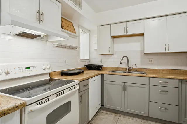 $2,100 | 9930 Pineapple Tree Drive, Unit 112, Boynton Beach, FL 33436