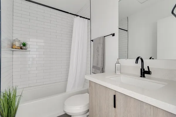 $1,200 | 2512 East Thomas Road, Unit 1, Phoenix, AZ 85016