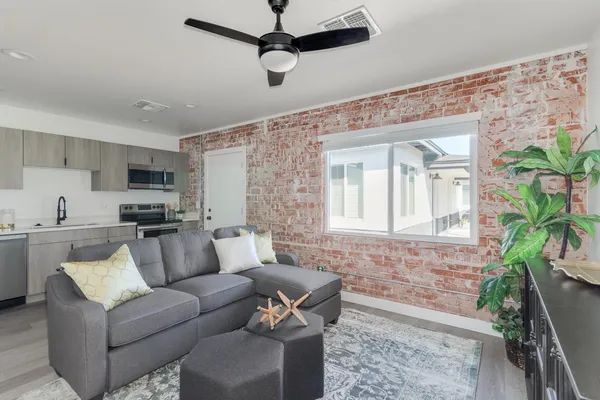 $1,200 | 2512 East Thomas Road, Unit 1, Phoenix, AZ 85016