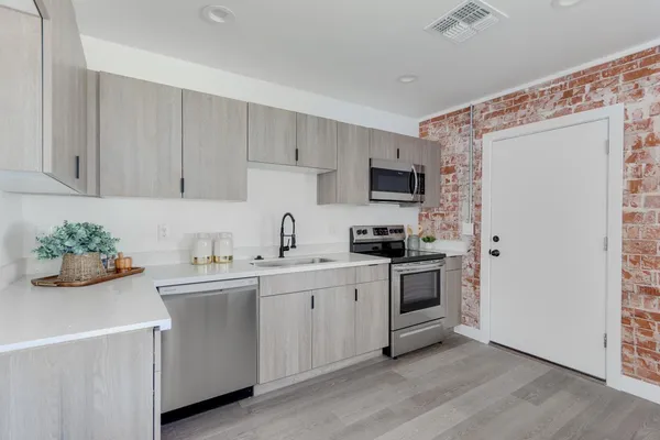 $1,200 | 2512 East Thomas Road, Unit 1, Phoenix, AZ 85016