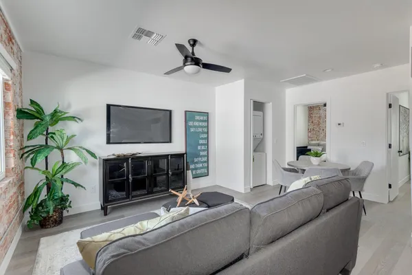 $1,200 | 2512 East Thomas Road, Unit 1, Phoenix, AZ 85016