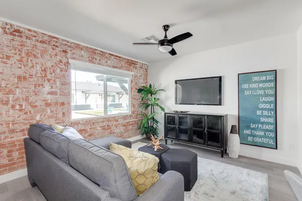 $1,200 | 2512 East Thomas Road, Unit 1, Phoenix, AZ 85016