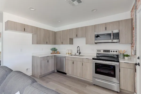 $1,200 | 2512 East Thomas Road, Unit 1, Phoenix, AZ 85016