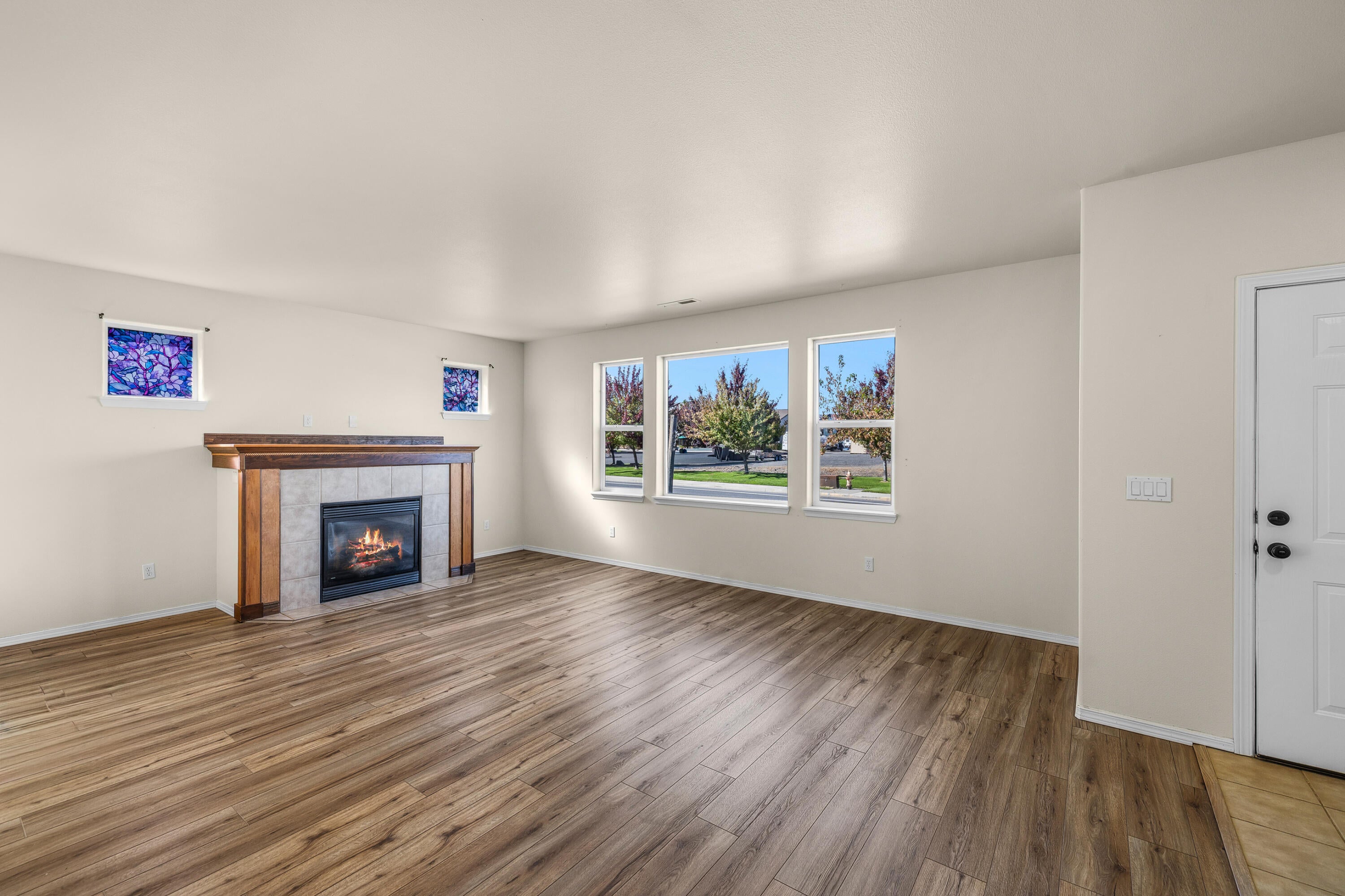 1352 Southwest 35th Street Redmond, OR 97756 - Photo 3 of 44 2025_09_25_1325_sw_35th_st_rdm-7