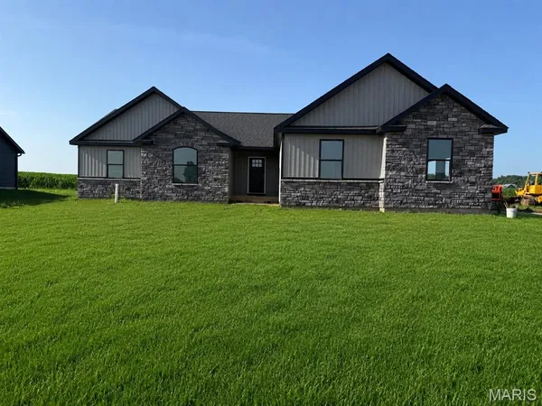 $389,000 | 1006 Brianna Court, Jerseyville, IL 62052