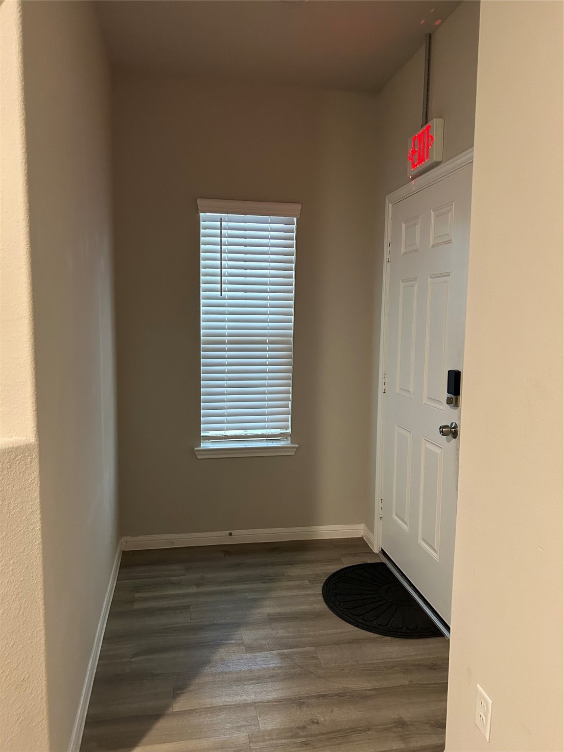 6511 Wenlock Drive Houston, TX 77048 - Photo 11 of 23 a room that has a window and a rug