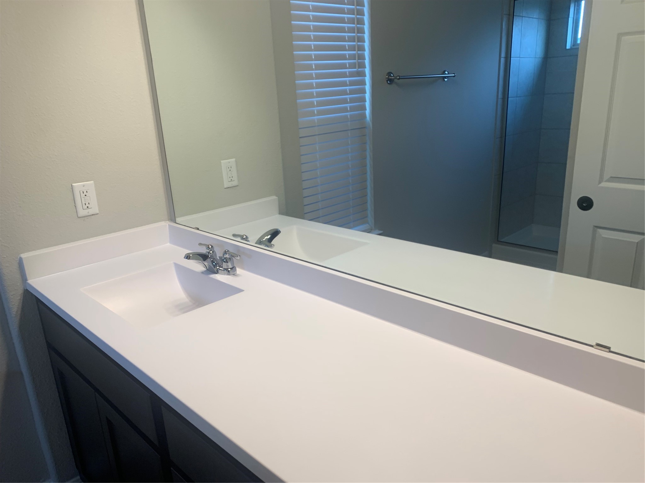 6511 Wenlock Drive Houston, TX 77048 - Photo 20 of 23 a bathroom with a sink and a bathtub