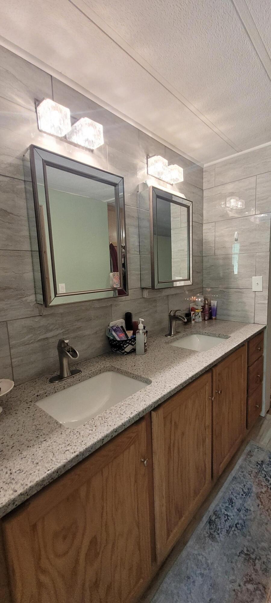 744 Crooks Creek Road Selma, OR 97538 - Photo 7 of 18 beautiful master bath with double sinks, walk in closet and more