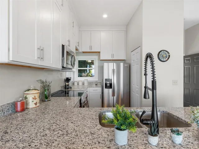 $525,000 | 140 Slickrock Road, Unit F4, Burnsville, NC 28714