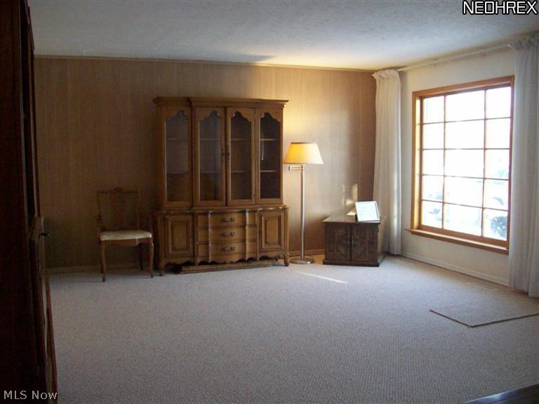 24245 Randolph Road Bedford Heights, OH 44146 - Photo 5 of 21 Living Room