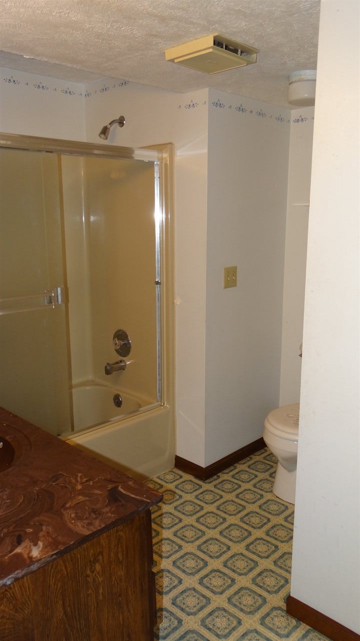 1592 Rogers Road Grawn, MI 49637 - Photo 20 of 25 1823416-20.JPG