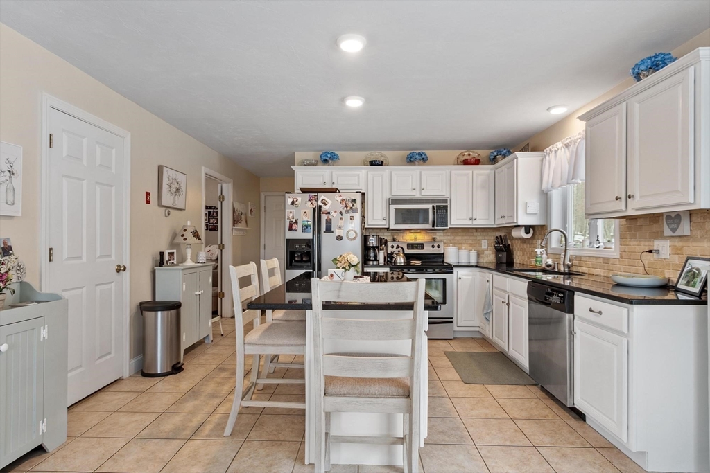 278 Oakham Road Barre, MA 01005 - Photo 12 of 38