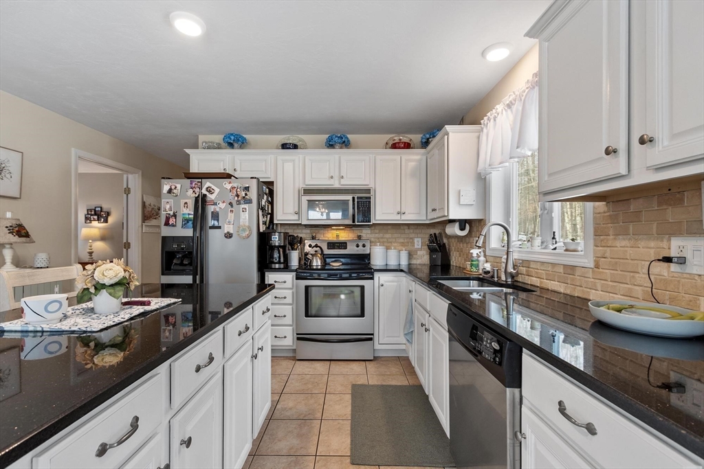 278 Oakham Road Barre, MA 01005 - Photo 13 of 39