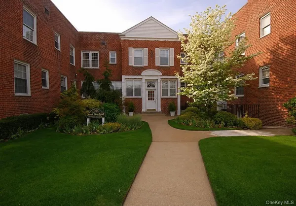$349,000 | 70 South Park Avenue, Unit 205, Rockville Centre, NY 11570