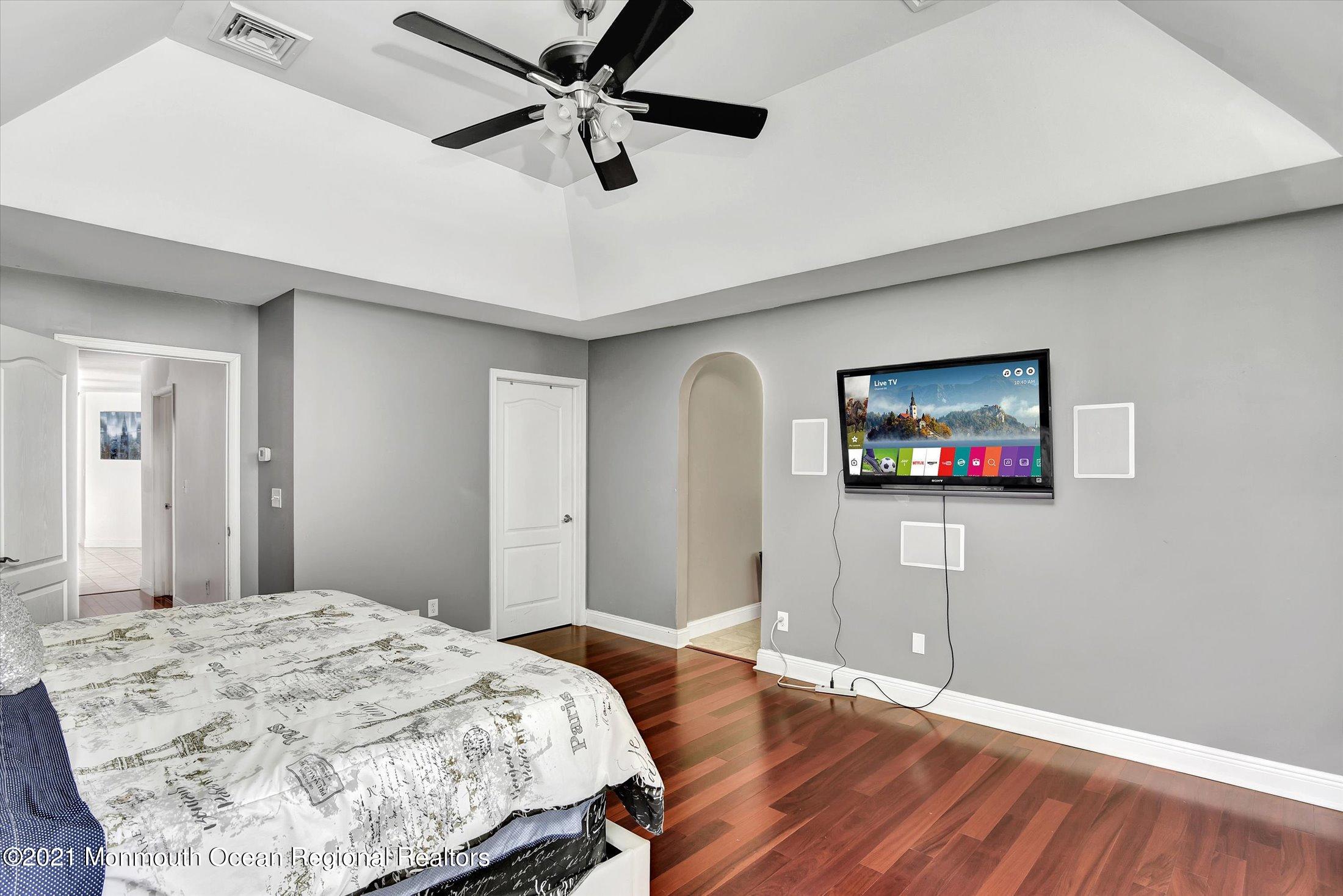 10 Syngle Way Morganville, NJ 07751 - Photo 14 of 36 14-Master Bedroom