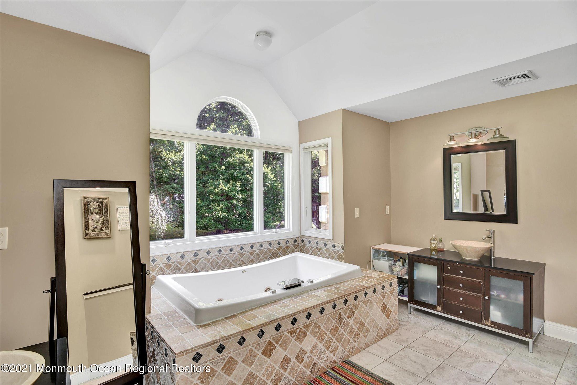 10 Syngle Way Morganville, NJ 07751 - Photo 16 of 36 16-Master Bathroom