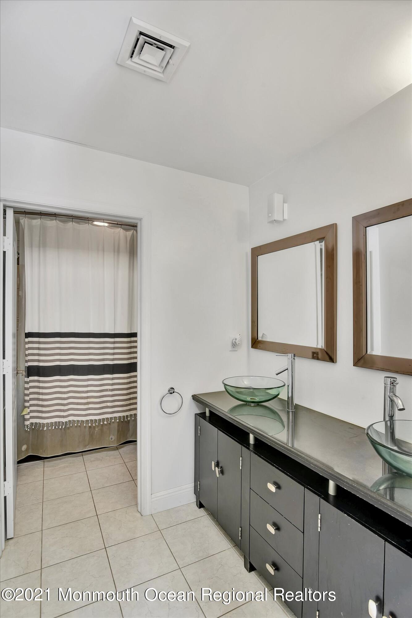 10 Syngle Way Morganville, NJ 07751 - Photo 18 of 36 18-Bathroom