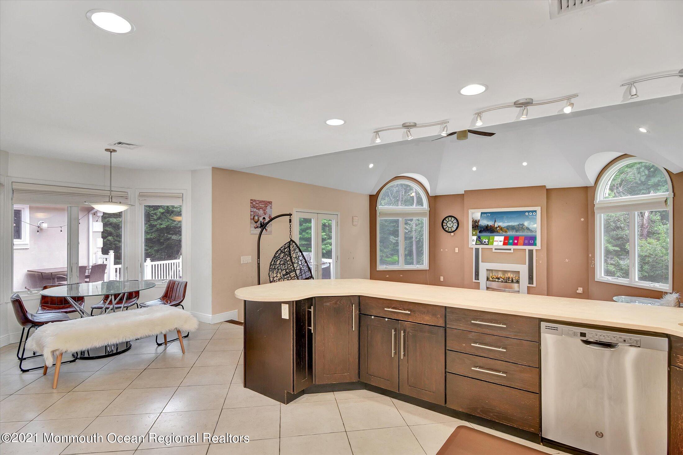 10 Syngle Way Morganville, NJ 07751 - Photo 9 of 36 09-Kitchen