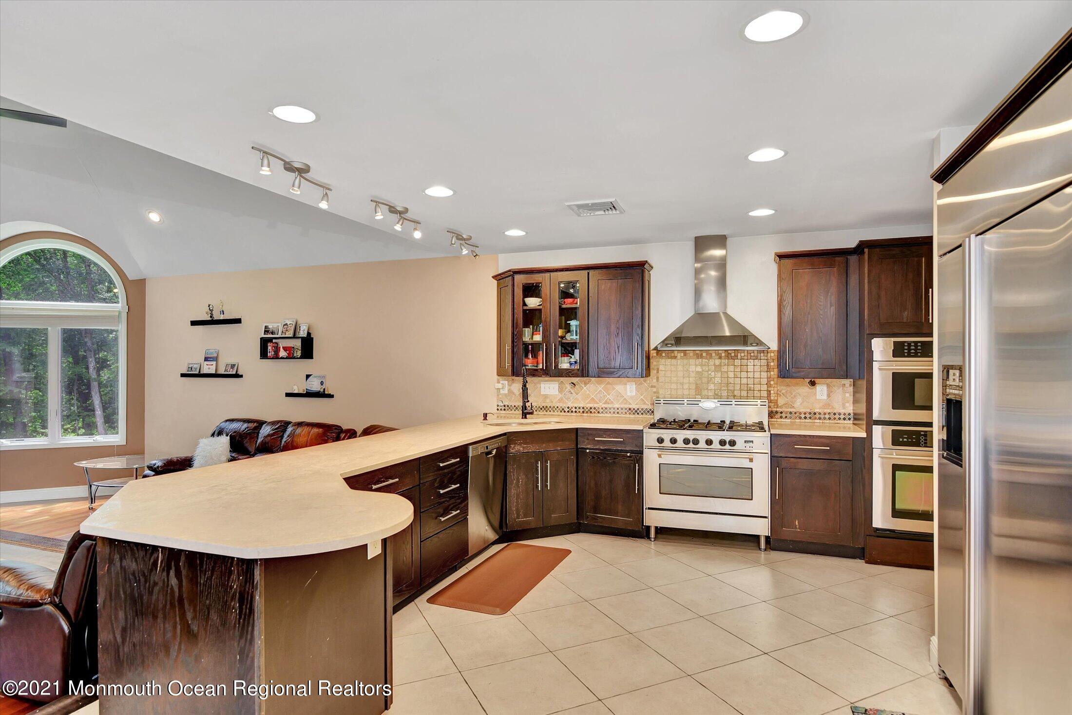 10 Syngle Way Morganville, NJ 07751 - Photo 10 of 36 10-Kitchen