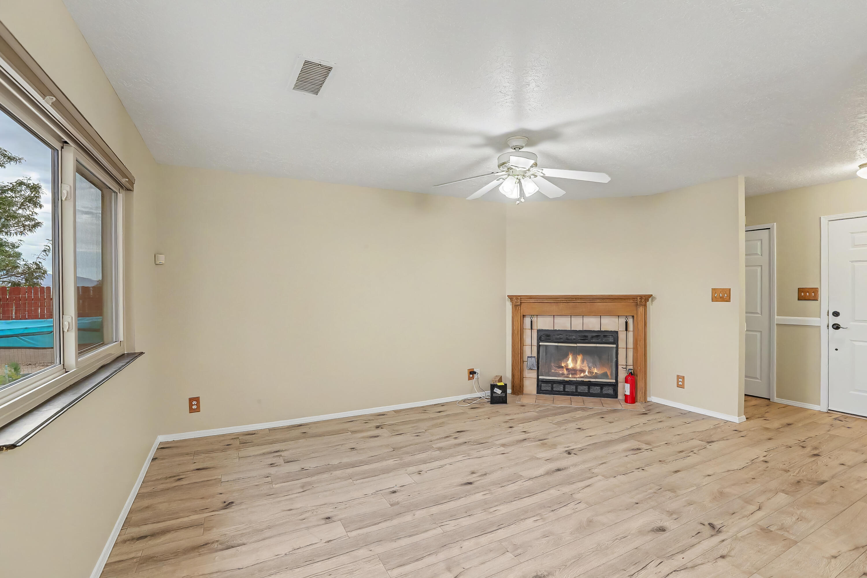 4076 Montreal Loop Northeast Rio Rancho, NM 87144 - Photo 6 of 44 Gallery Image 6
