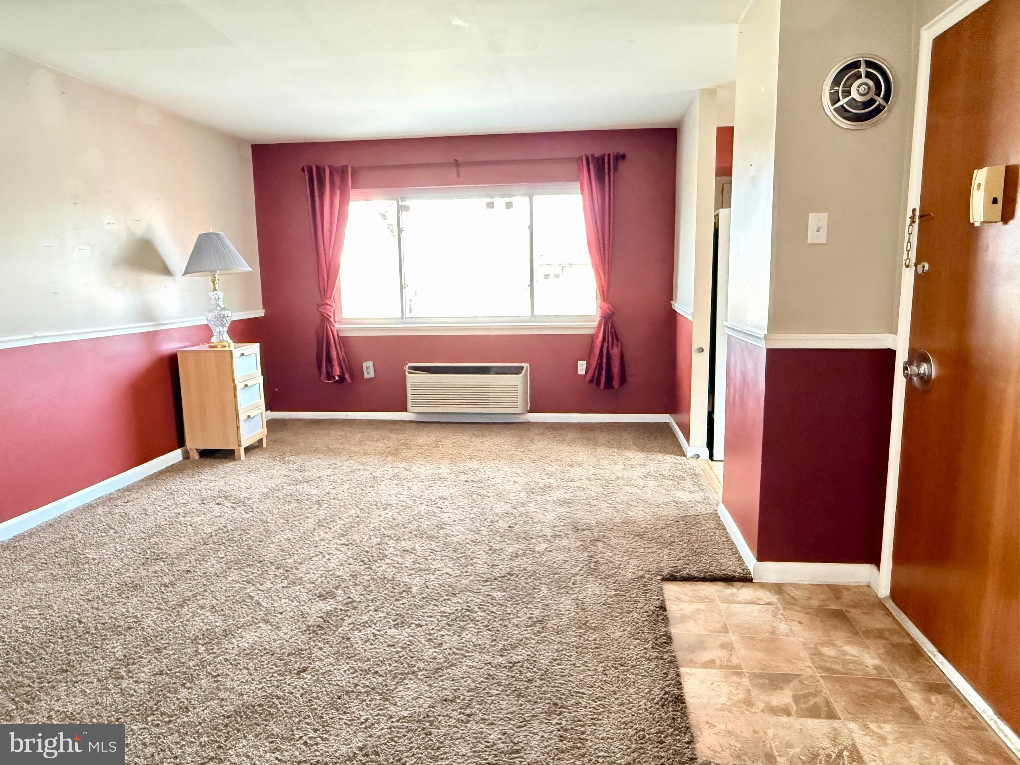 650 Brooke Road, Unit B11 Glenside, PA 19038 - Photo 4 of 20 Living Room
