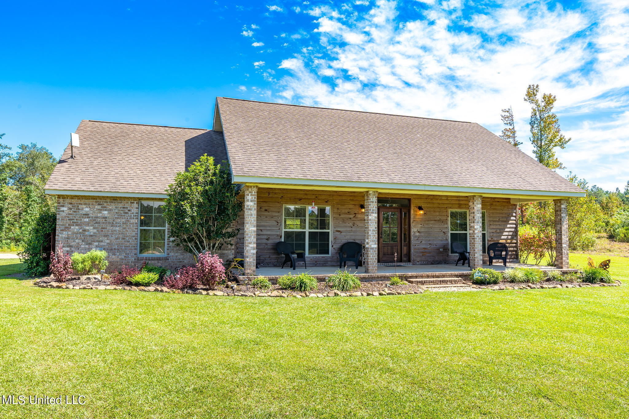 1 Exterior (3 of 5)
