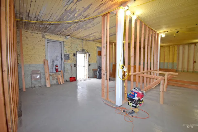 $270,000 | 132 East Walnut Avenue, Genesee, ID 83832