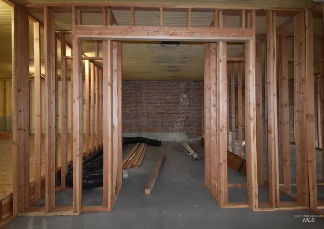 $270,000 | 132 East Walnut Avenue, Genesee, ID 83832