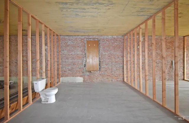 $270,000 | 132 East Walnut Avenue, Genesee, ID 83832