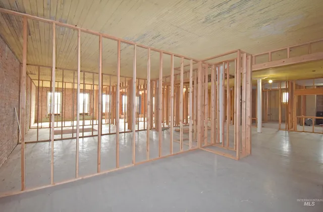 $270,000 | 132 East Walnut Avenue, Genesee, ID 83832