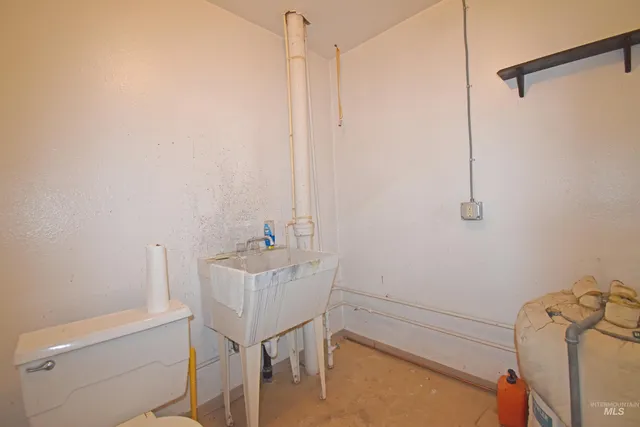 $270,000 | 132 East Walnut Avenue, Genesee, ID 83832