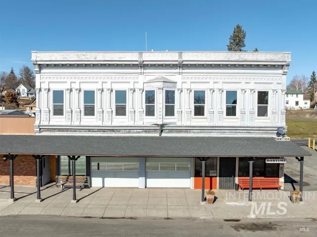 $270,000 | 132 East Walnut Avenue, Genesee, ID 83832