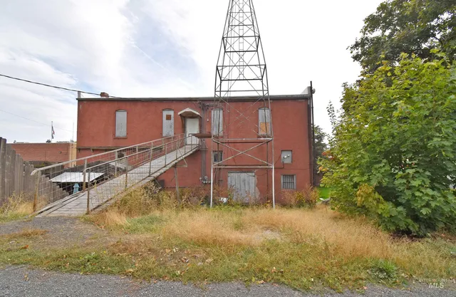 $270,000 | 132 East Walnut Avenue, Genesee, ID 83832